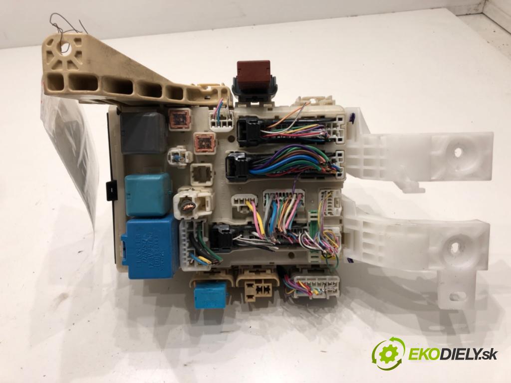 TOYOTA YARIS (_P9_) 2005 - 2014    1.3 VVT-i (SCP90_) 64 kW [87 KM] benzyna 2005 - 2010  modul BSI  (Pojistkové skříňky)