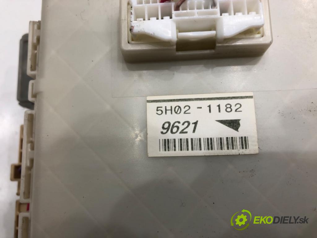 TOYOTA YARIS (_P9_) 2005 - 2014    1.3 VVT-i (SCP90_) 64 kW [87 KM] benzyna 2005 - 2010  modul BSI  (Pojistkové skříňky)