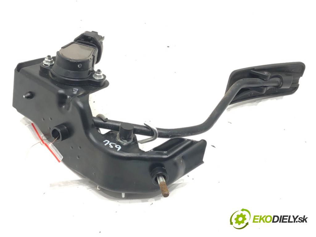 TOYOTA COROLLA Verso (ZER_, ZZE12_, R1_) 2004 - 2009    1.8 (ZNR11_) 95 kW [129 KM] benzyna 2004 - 2009  Potenciometer plynu  (Pedále)