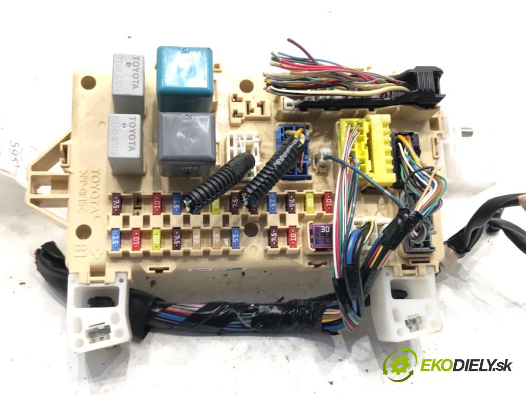 TOYOTA COROLLA Verso (ZER_, ZZE12_, R1_) 2004 - 2009    1.8 (ZNR11_) 95 kW [129 KM] benzyna 2004 - 2009  modul BSI 89221-0F030 (Pojistkové skříňky)