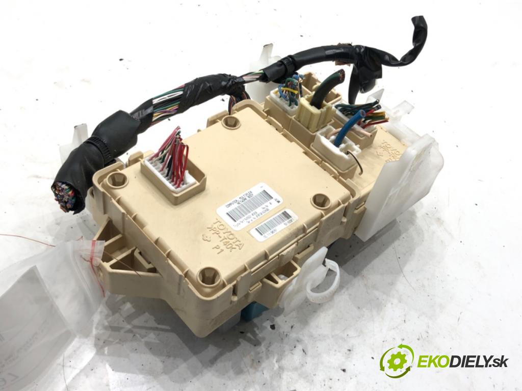 TOYOTA COROLLA Verso (ZER_, ZZE12_, R1_) 2004 - 2009    1.8 (ZNR11_) 95 kW [129 KM] benzyna 2004 - 2009  modul BSI 89221-0F030 (Pojistkové skříňky)