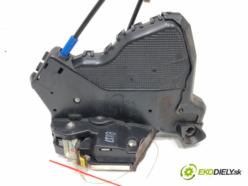 TOYOTA COROLLA Verso (ZER_, ZZE12_, R1_) 2004 - 2009    1.8 (ZNR11_) 95 kW [129 KM] benzyna 2004 - 2009  zámok dveře levý přední část