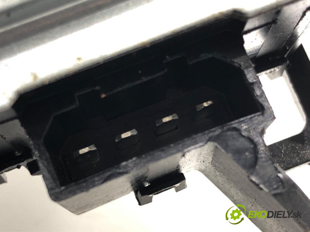 AUDI A3 (8L1) 1996 - 2006    ---  Motor stieračov zad 8L0955711A