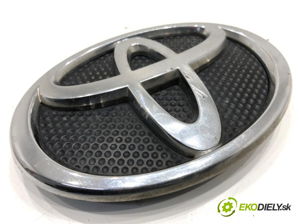 TOYOTA COROLLA Verso (ZER_, ZZE12_, R1_) 2004 - 2009    1.8 (ZNR11_) 95 kW [129 KM] benzyna 2004 - 2009  znak LOGO: značky přední část 75301-0F010