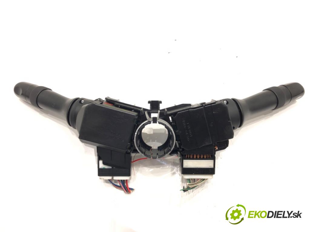 TOYOTA AURIS (_E15_) 2006 - 2012    1.4 D-4D (NDE150_) 66 kW [90 KM] olej napędowy 2007 - 2012  Prepínač kombinovaný 02300-17F246 (Prepínače, spínače, tlačidlá a ovládače kúrenia)