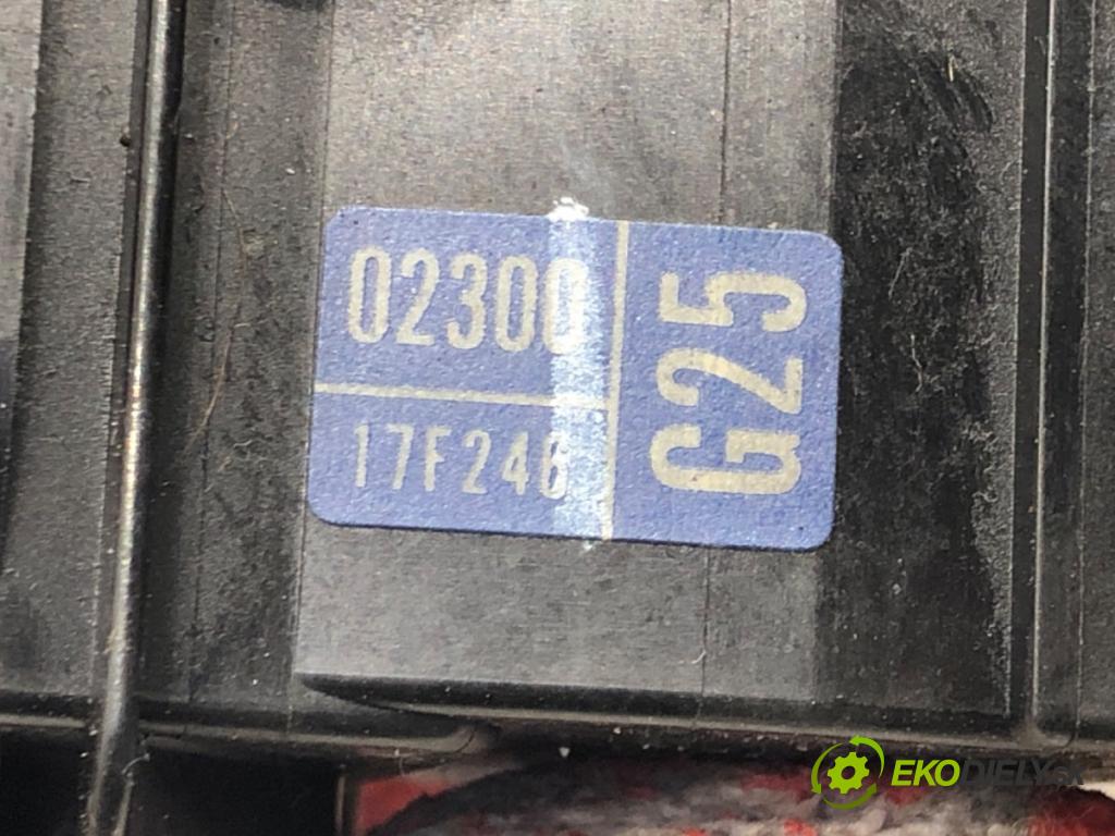 TOYOTA AURIS (_E15_) 2006 - 2012    1.4 D-4D (NDE150_) 66 kW [90 KM] olej napędowy 2007 - 2012  Prepínač kombinovaný 02300-17F246 (Prepínače, spínače, tlačidlá a ovládače kúrenia)