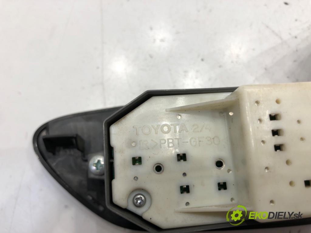 TOYOTA AURIS (_E15_) 2006 - 2012    1.4 D-4D (NDE150_) 66 kW [90 KM] olej napędowy 2007 - 2012  Prepínač okien  (Prepínače, spínače, tlačidlá a ovládače kúrenia)