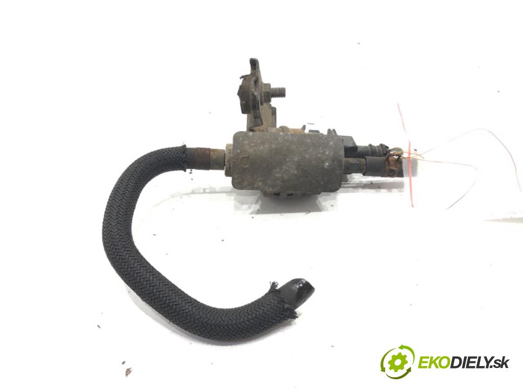 TOYOTA AURIS (_E15_) 2006 - 2012    1.4 D-4D (NDE150_) 66 kW [90 KM] olej napędowy 2007 - 2012  motorek paliva Webasto  (Webasto ohřívače)