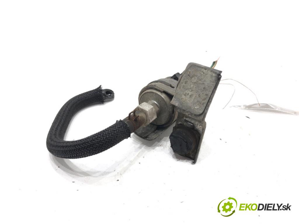 TOYOTA AURIS (_E15_) 2006 - 2012    1.4 D-4D (NDE150_) 66 kW [90 KM] olej napędowy 2007 - 2012  motorek paliva Webasto  (Webasto ohřívače)