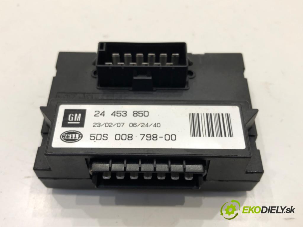 OPEL ZAFIRA B Nadwozie pełne/minivan (A05) 2005 - 2015    1.8 VAN (M75) 103 kW [140 KM] benzyna 2005 - 2015  Modul ťažného oka 24453850 (Ostatné)