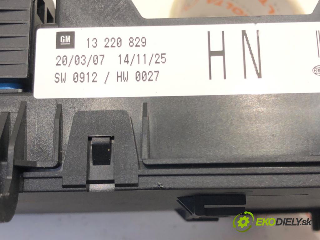 OPEL ZAFIRA B Nadwozie pełne/minivan (A05) 2005 - 2015    1.8 VAN (M75) 103 kW [140 KM] benzyna 2005 - 2015  modul BSI 13220829HN (Pojistkové skříňky)