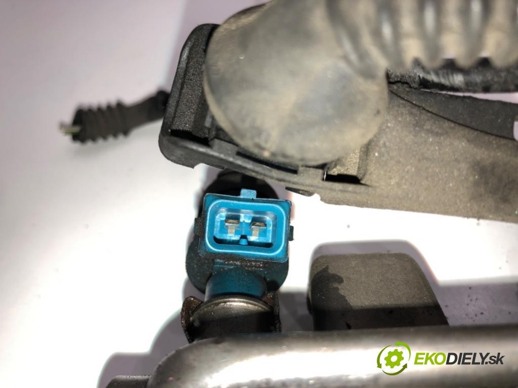 VW PASSAT B5 (3B2) 1996 - 2001    1.8 92 kW [125 KM] benzyna 1996 - 2000  Lišta vstrekovacia 058133681B (Vstrekovacie lišty)