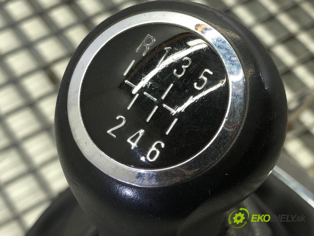 OPEL CORSA D (S07) 2006 - 2014    1.3 CDTI (L08, L68) 66 kW [90 KM] olej napędowy 2006 - 2011  Kulisa 55347447 (Rýchlostné páky / kulisy)