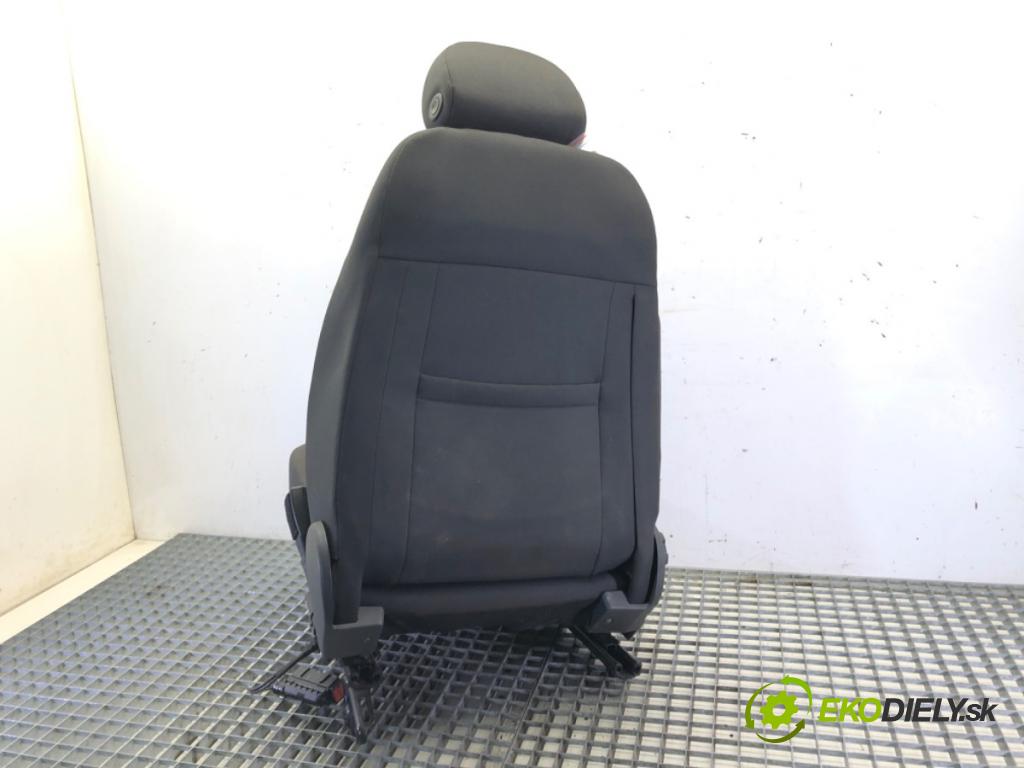 OPEL CORSA D (S07) 2006 - 2014    1.3 CDTI (L08, L68) 66 kW [90 KM] olej napędowy 2006 - 2011  Sedadlo pravy predný