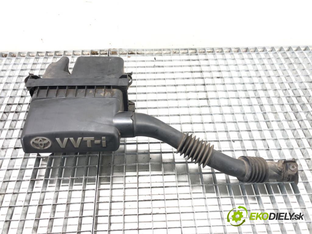 TOYOTA YARIS (_P1_) 1999 - 2005    1.3 (SCP12_, SCP13_) 64 kW [87 KM] benzyna 2002 - 2005  Obal filtra vzduchu  (Obaly filtrov vzduchu)