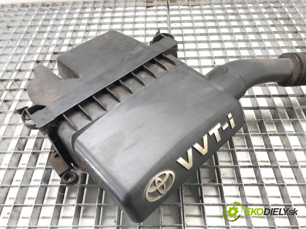 TOYOTA YARIS (_P1_) 1999 - 2005    1.3 (SCP12_, SCP13_) 64 kW [87 KM] benzyna 2002 - 2005  Obal filtra vzduchu  (Obaly filtrov vzduchu)