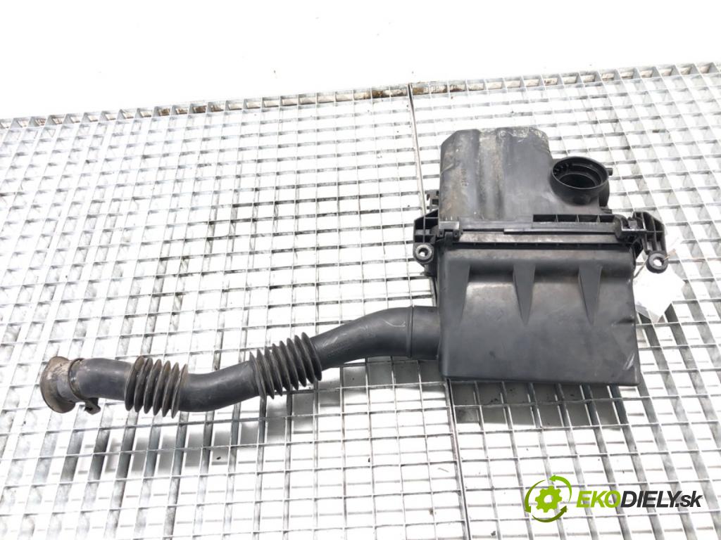 TOYOTA YARIS (_P1_) 1999 - 2005    1.3 (SCP12_, SCP13_) 64 kW [87 KM] benzyna 2002 - 2005  Obal filtra vzduchu  (Obaly filtrov vzduchu)