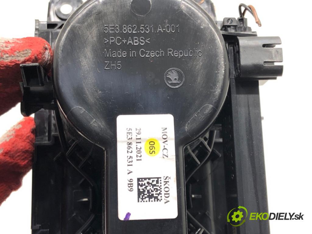 SKODA OCTAVIA IV (NX3, NN3) 2020 - 2022    1.5 TSI 110 kW [150 KM] benzyna 2020 - 2022  Držiak na nápoje 5E3862531A (Úchyty, držiaky na nápoje)