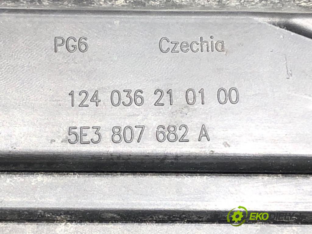 SKODA OCTAVIA IV (NX3, NN3) 2020 - 2022    1.5 TSI 110 kW [150 KM] benzyna 2020 - 2022  mří nárazníka přední část pravá 5E3807682A