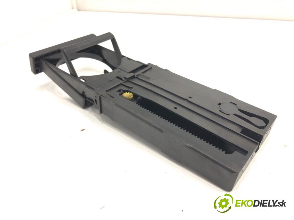 VW SHARAN (7M8, 7M9, 7M6) 1995 - 2010    1.9 TDI 96 kW [130 KM] olej napędowy 2002 - 2010  Držiak na nápoje 7M3858602 (Úchyty, držiaky na nápoje)