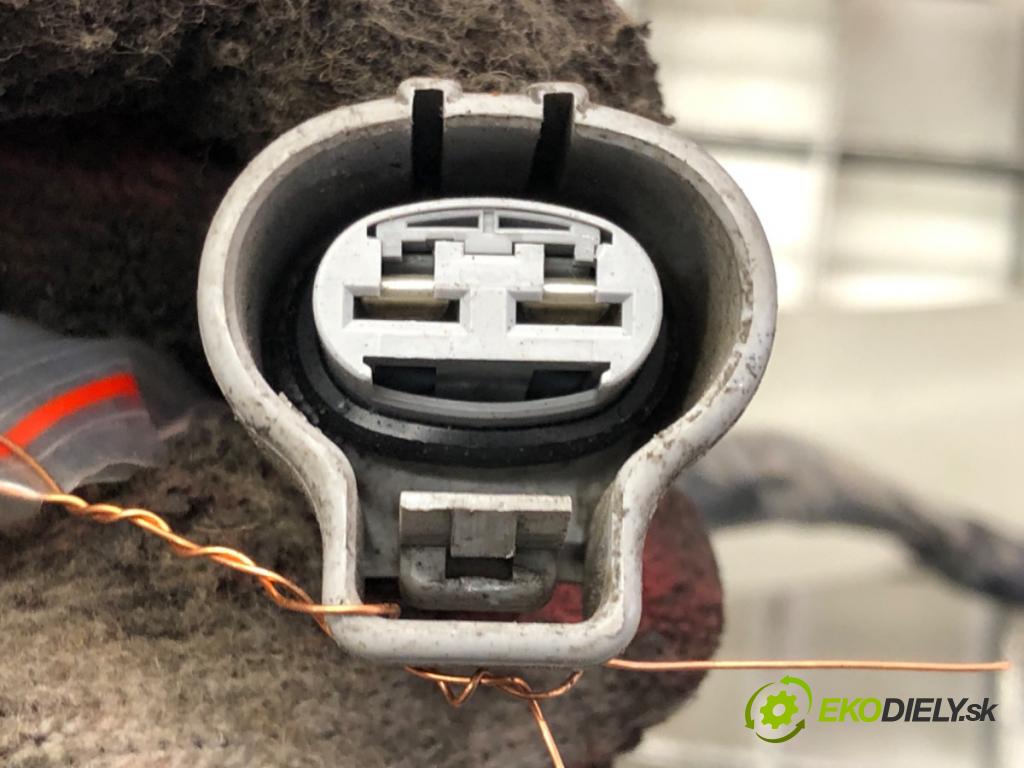 TOYOTA AURIS (_E15_) 2006 - 2012    1.4 D-4D (NDE150_) 66 kW [90 KM] olej napędowy 2007 - 2012  Ventilátor chladiča  (Ventilátory)