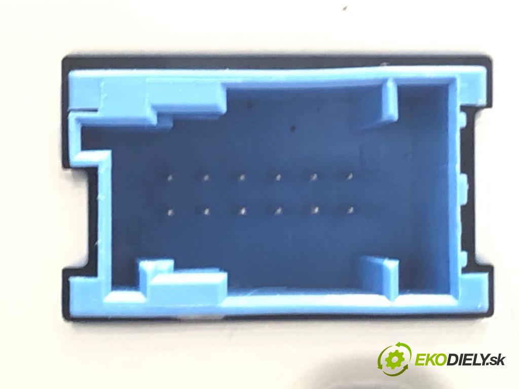 DS DS 5 (KF_) 2015 - 2018    1.6 THP 210 155 kW [210 KM] benzyna 2015 - 2018  CZYTNIK navigace 9805593680 (Ostatní)