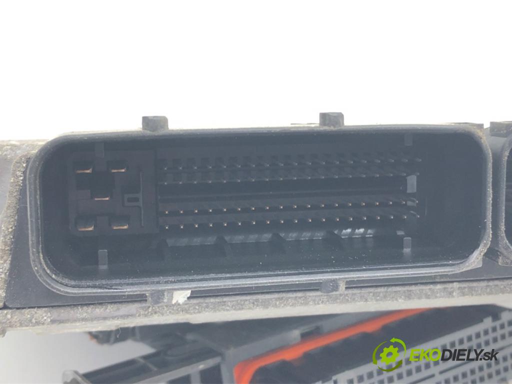 SKODA FABIA I (6Y2) 1999 - 2008    1.2 47 kW [64 KM] benzyna 2003 - 2008  riadiaca jednotka Motor 03E906033F (Riadiace jednotky)