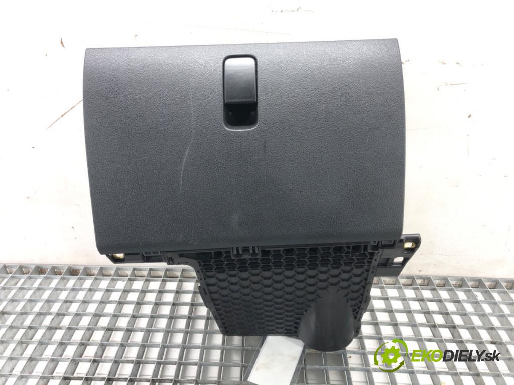 SKODA FABIA III Kombi (NJ5) 2014 - 2022    1.0 44 kW [60 KM] benzyna 2014 - 2022  Priehradka, kastlík spolujazdca  (Priehradky, kastlíky)