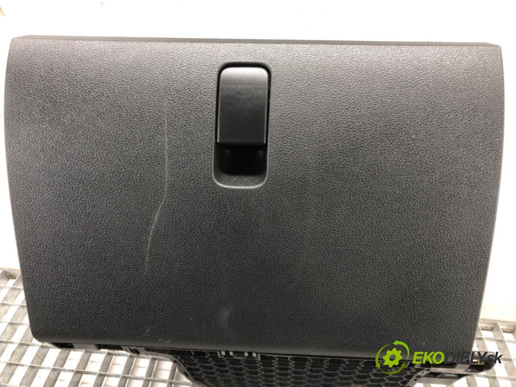 SKODA FABIA III Kombi (NJ5) 2014 - 2022    1.0 44 kW [60 KM] benzyna 2014 - 2022  Priehradka, kastlík spolujazdca  (Priehradky, kastlíky)