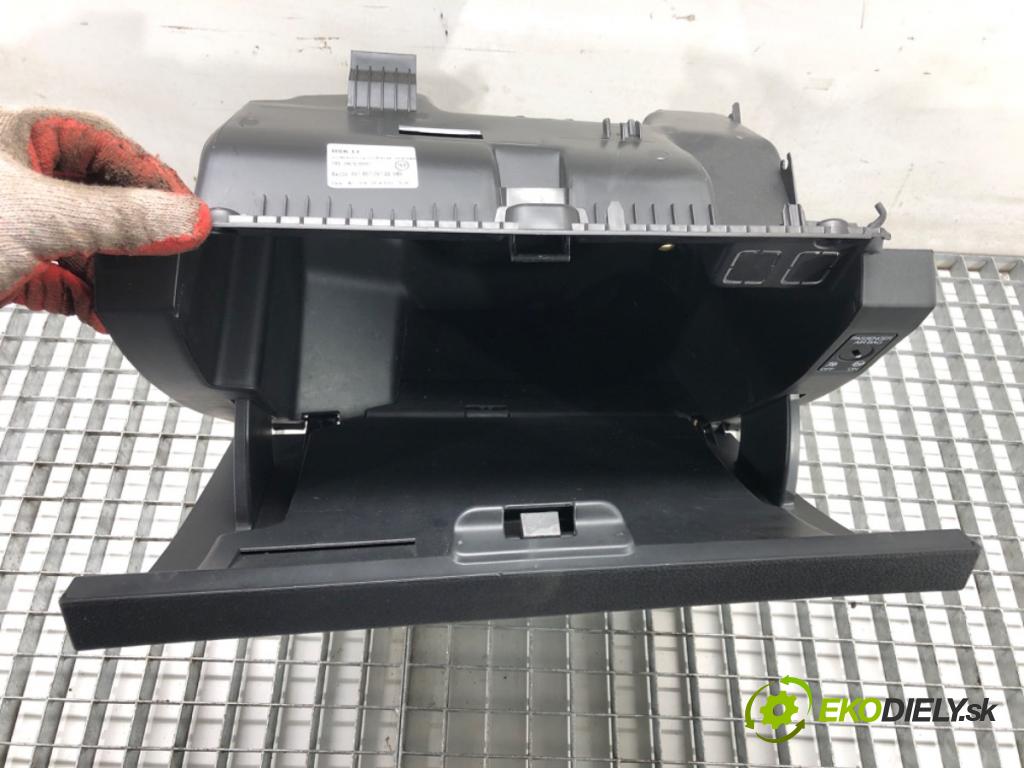 SKODA FABIA III Kombi (NJ5) 2014 - 2022    1.0 44 kW [60 KM] benzyna 2014 - 2022  Priehradka, kastlík spolujazdca  (Priehradky, kastlíky)