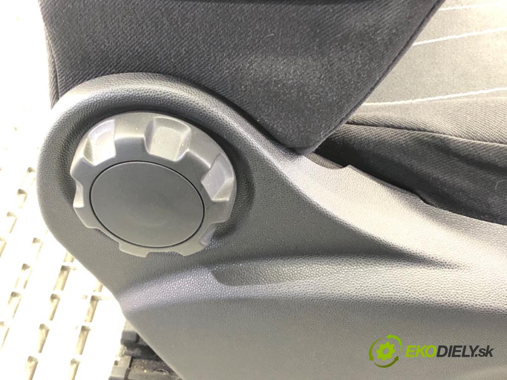 OPEL CORSA D (S07) 2006 - 2014    1.3 CDTI (L08, L68) 55 kW [75 KM] olej napędowy 2006 - 2014  Sedadlo pravy predný