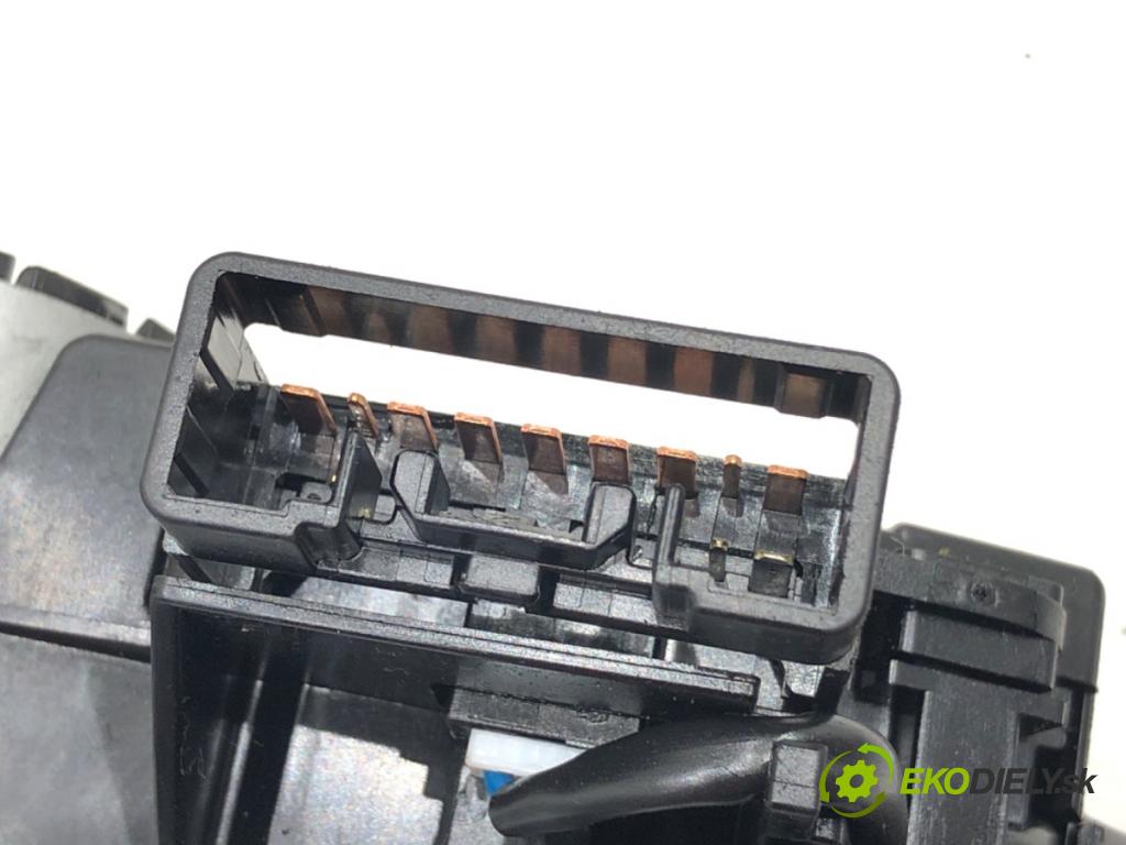 TOYOTA AURIS (_E15_) 2006 - 2012    1.4 D-4D (NDE150_) 66 kW [90 KM] olej napędowy 2007 - 2012  Prepínač kombinovaný 02300-17F246 (Prepínače, spínače, tlačidlá a ovládače kúrenia)