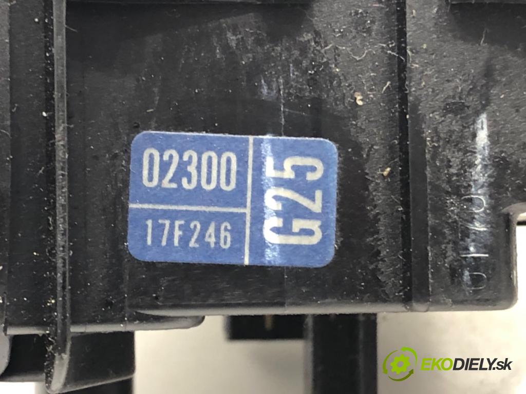 TOYOTA AURIS (_E15_) 2006 - 2012    1.4 D-4D (NDE150_) 66 kW [90 KM] olej napędowy 2007 - 2012  Prepínač kombinovaný 02300-17F246 (Prepínače, spínače, tlačidlá a ovládače kúrenia)