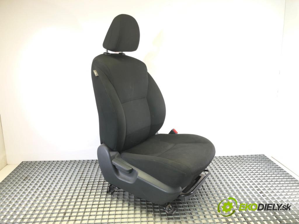 TOYOTA AURIS (_E15_) 2006 - 2012    1.4 D-4D (NDE150_) 66 kW [90 KM] olej napędowy 2007 - 2012  Sedadlo pravy predný