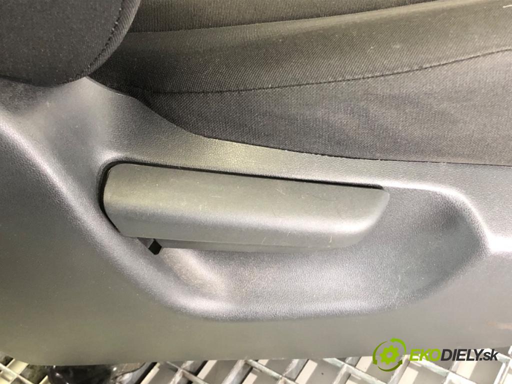 TOYOTA AURIS (_E15_) 2006 - 2012    1.4 D-4D (NDE150_) 66 kW [90 KM] olej napędowy 2007 - 2012  Sedadlo pravy predný
