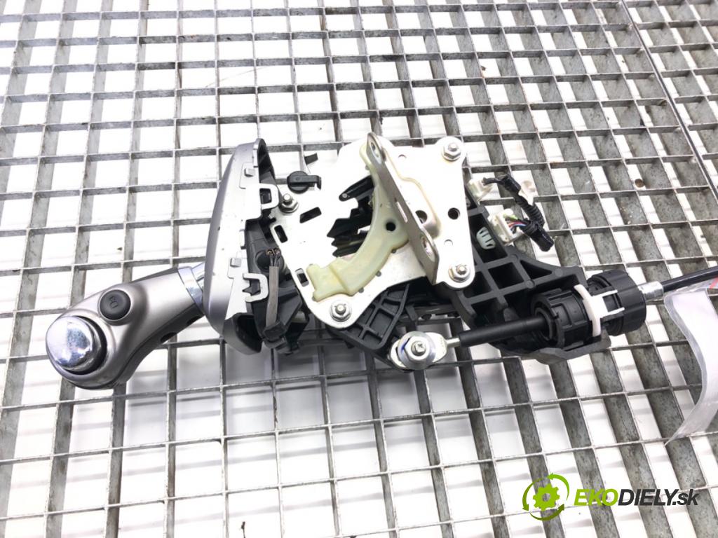 HONDA CR-V III (RE_) 2006 - 2022    2.0 i-VTEC (RE5, RE1) 110 kW [150 KM] benzyna 2007 - 2012  Kulisa  (Rýchlostné páky / kulisy)