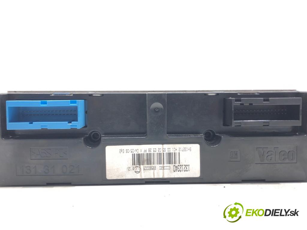 OPEL VECTRA C Kombi (Z02) 2003 - 2009    1.9 CDTI (F35) 110 kW [150 KM] olej napędowy 2004 - 2008  Panel ovládania kúrenia 13212340 (Prepínače, spínače, tlačidlá a ovládače kúrenia)