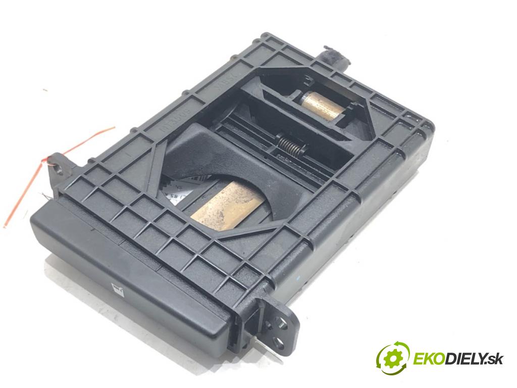 TOYOTA AVENSIS Kombi (_T25_) 2003 - 2008    2.0 D-4D (CDT250_) 85 kW [116 KM] olej napędowy 2003 - 2008  Držiak na nápoje  (Úchyty, držiaky na nápoje)