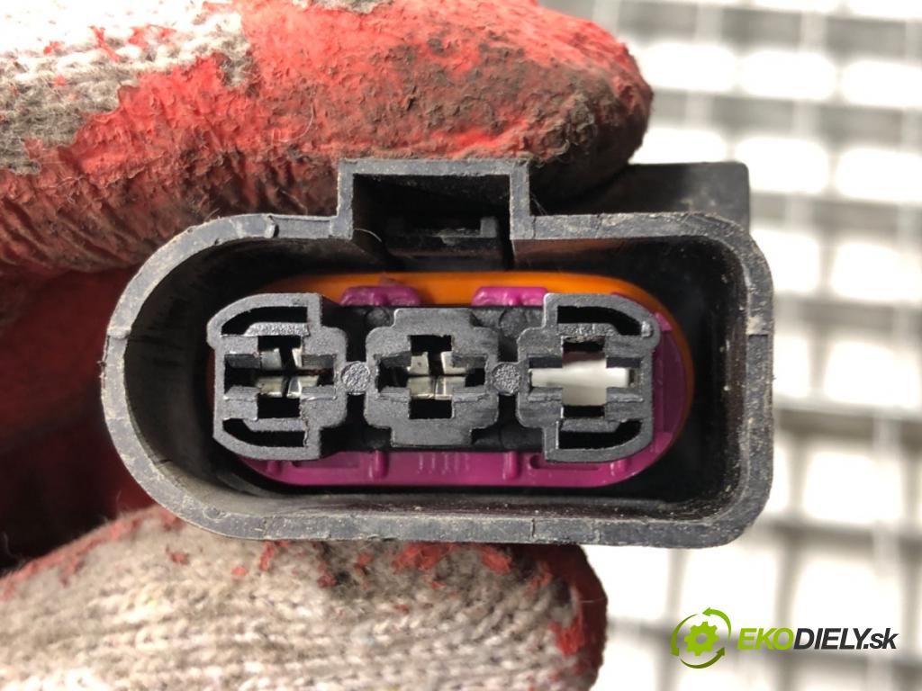 VW GOLF IV (1J1) 1997 - 2008    1.4 16V 55 kW [75 KM] benzyna 1997 - 2004  Ventilátor klimatizácie  (Ventilátory chladičov klimatizácie)