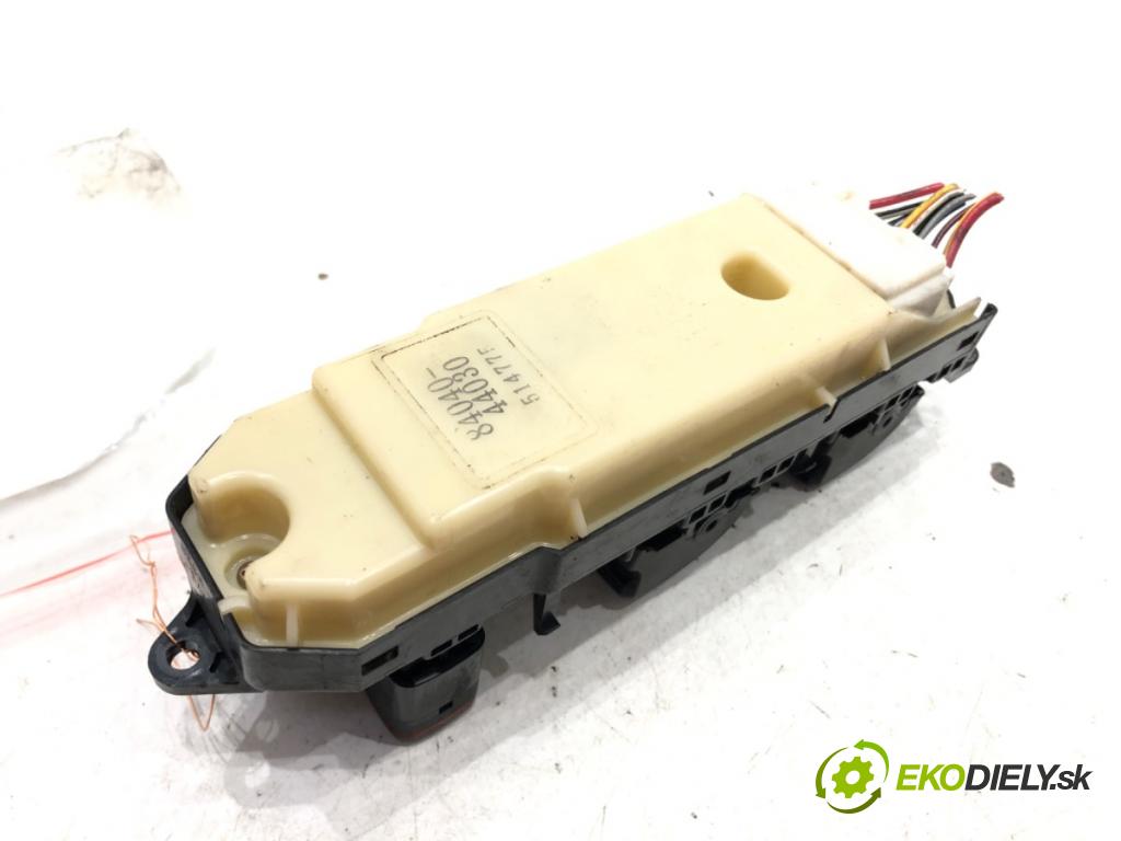 TOYOTA AVENSIS VERSO (_M2_) 2001 - 2011    2.0 D (CLM20_) 85 kW [116 KM] olej napędowy 2001 - 2005  Prepínač okien 84040- 44030 (Prepínače, spínače, tlačidlá a ovládače kúrenia)