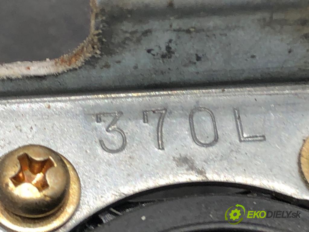 TOYOTA AVENSIS VERSO (_M2_) 2001 - 2011    2.0 D (CLM20_) 85 kW [116 KM] olej napędowy 2001 - 2005  zámok dveře levý zadní část