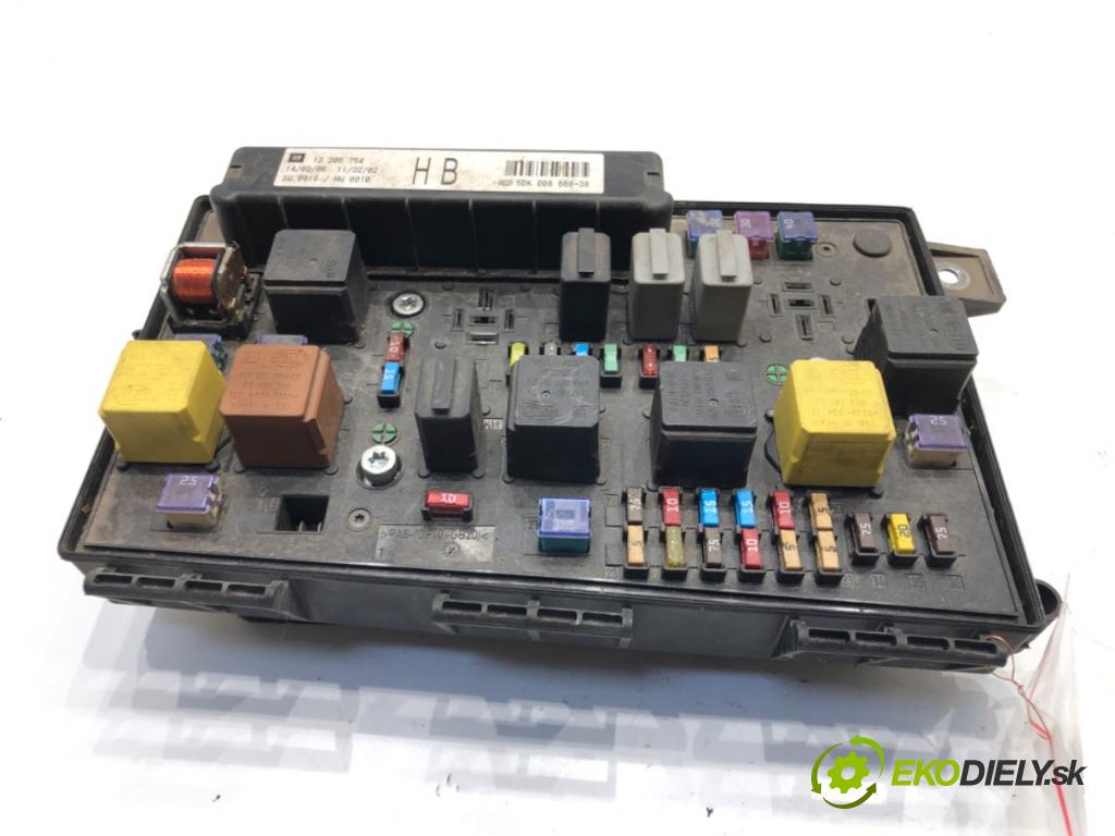 OPEL ZAFIRA B nadwozie wielkoprzestrzenne (MPV) 2006 74 kW 1.9 CDTI (M75) 1910 Modul BSI 13206754 (Poistková skrinka)
