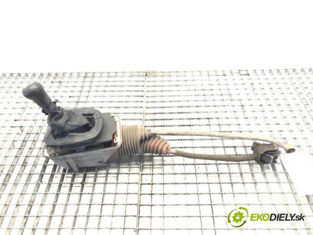 AUDI A4 B5 (8D2) 1994 - 2001    1.6 74 kW [100 KM] benzyna 1994 - 2000  Kulisa  (Rýchlostné páky / kulisy)