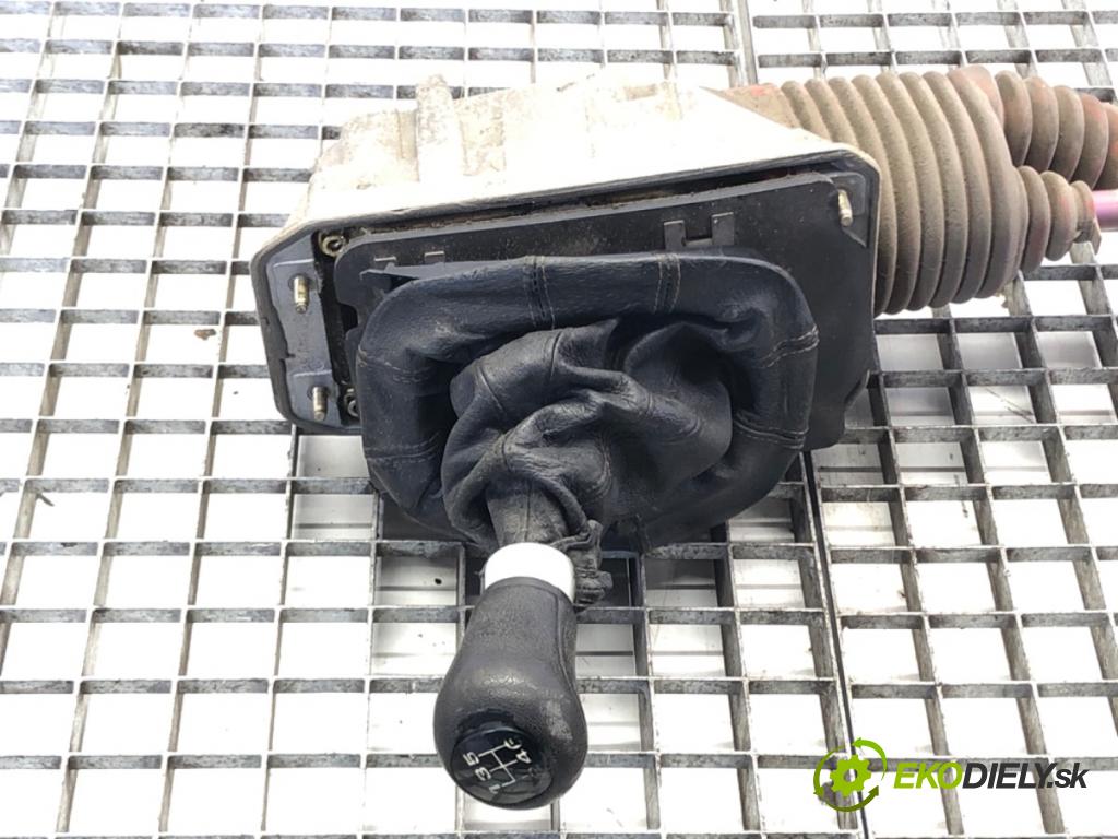 AUDI A4 B5 (8D2) 1994 - 2001    1.6 74 kW [100 KM] benzyna 1994 - 2000  Kulisa  (Rýchlostné páky / kulisy)