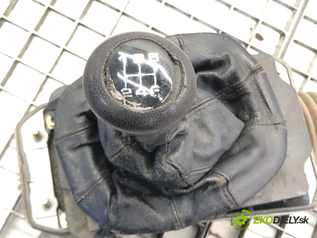 AUDI A4 B5 (8D2) 1994 - 2001    1.6 74 kW [100 KM] benzyna 1994 - 2000  Kulisa  (Rýchlostné páky / kulisy)