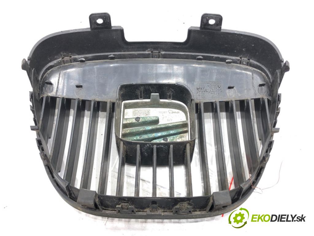 SEAT IBIZA III (6L1) 2002 - 2009    1.2 12V 51 kW [70 KM] benzyna 2006 - 2009  mřížka maska 6L0853654 (Mřížky (masky) chladičů)