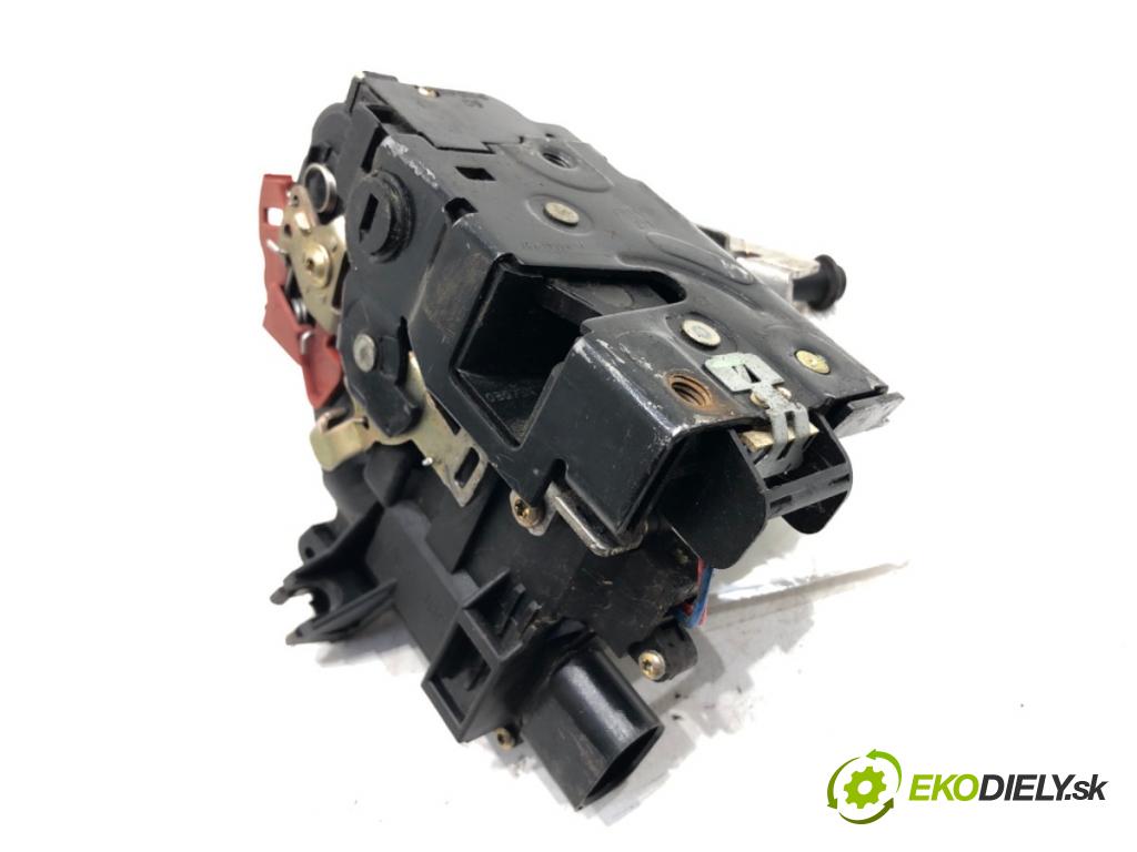 AUDI A4 B6 (8E2) 2000 - 2005    1.9 TDI 74 kW [101 KM] olej napędowy 2001 - 2004  zámok dveře pravý zadní část 8E0839016C
