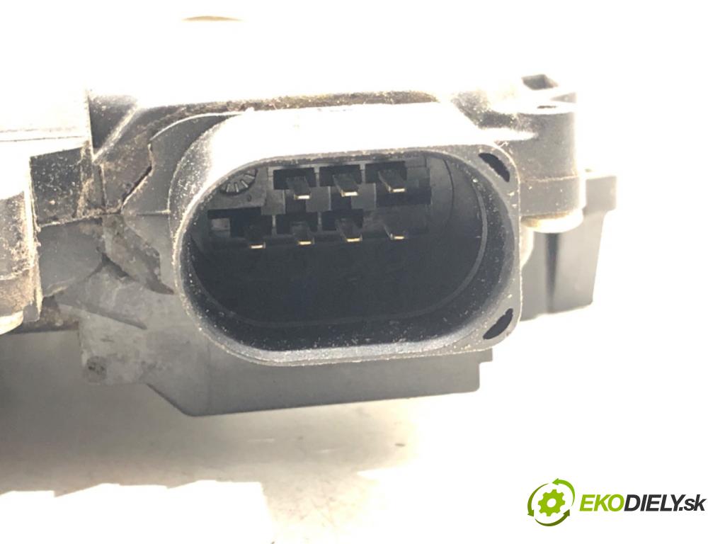 AUDI A4 B6 (8E2) 2000 - 2005    1.9 TDI 74 kW [101 KM] olej napędowy 2001 - 2004  zámok dveře pravý zadní část 8E0839016C