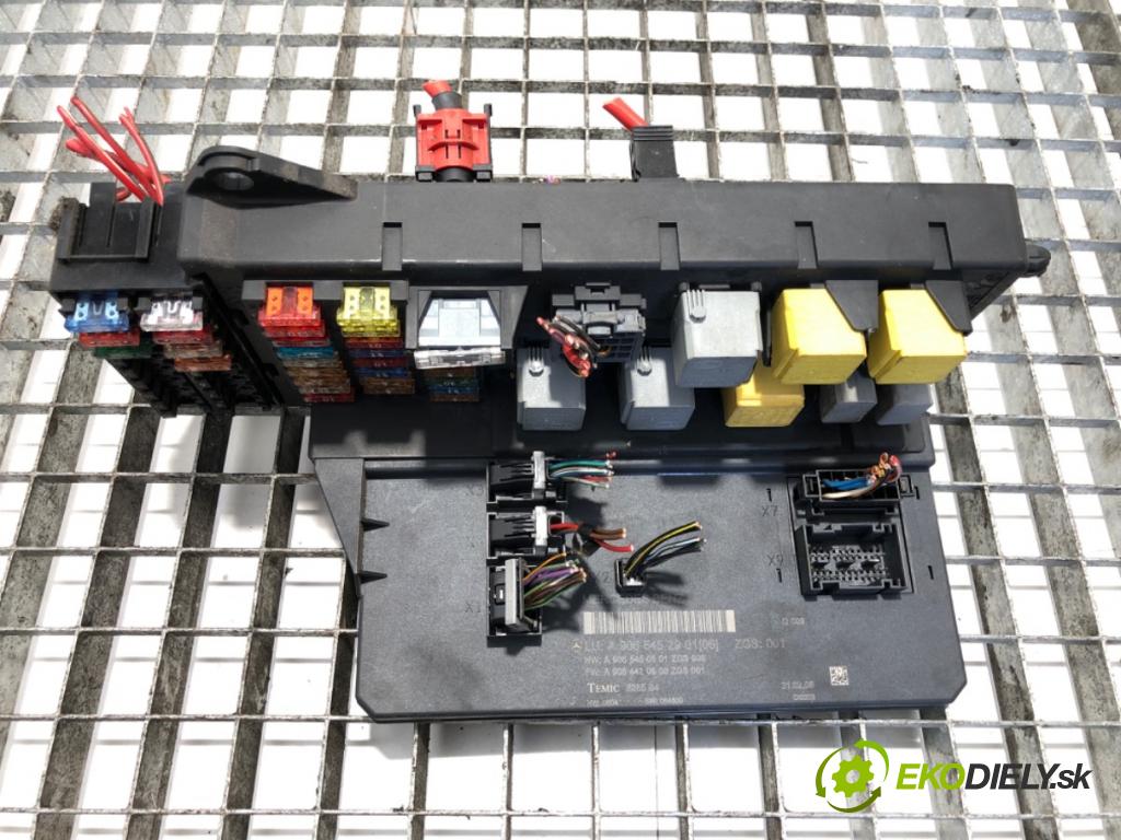 VW CRAFTER 30-35 Autobus (2E_) 2006 - 2016    2.5 TDI 80 kW [109 KM] olej napędowy 2006 - 2013  modul BSI A9065452901 (Pojistkové skříňky)