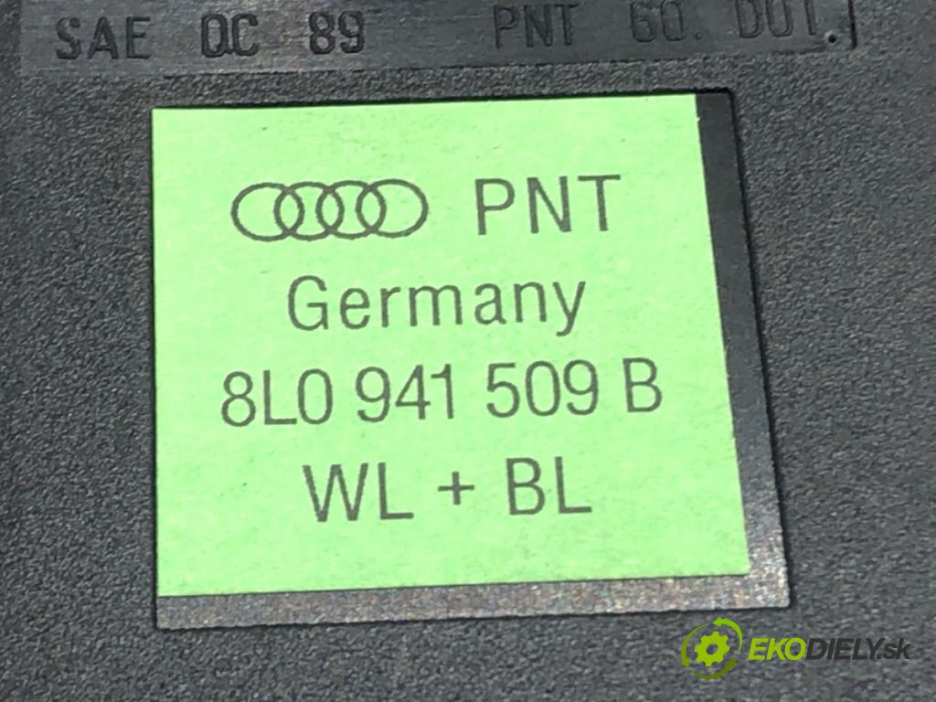 AUDI A3 (8L1) 1996 - 2006    1.6 74 kW [101 KM] benzyna 1996 - 2003  Spínač svetiel výstražných (núdzových) 8L0941509B (Prepínače, spínače, tlačidlá a ovládače kúrenia)